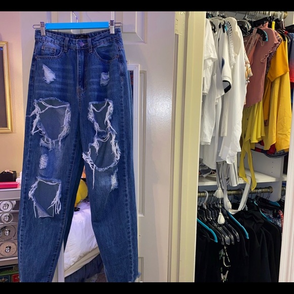 Misguided blue riot high rise ripped jeans - Picture 2 of 2